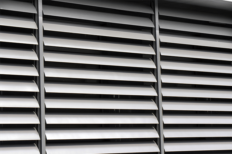 目隠しルーバーとは？設計・施工で失敗しないための判断基準と注意点